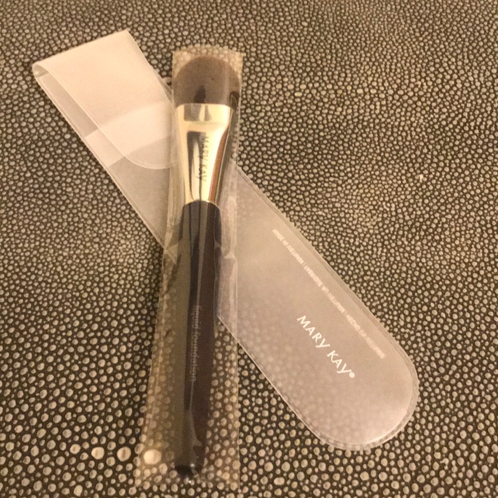 Mary Kay concealer brush